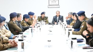गृह सचिव ने ली पुलिस अधिकारियों के साथ बैठक।