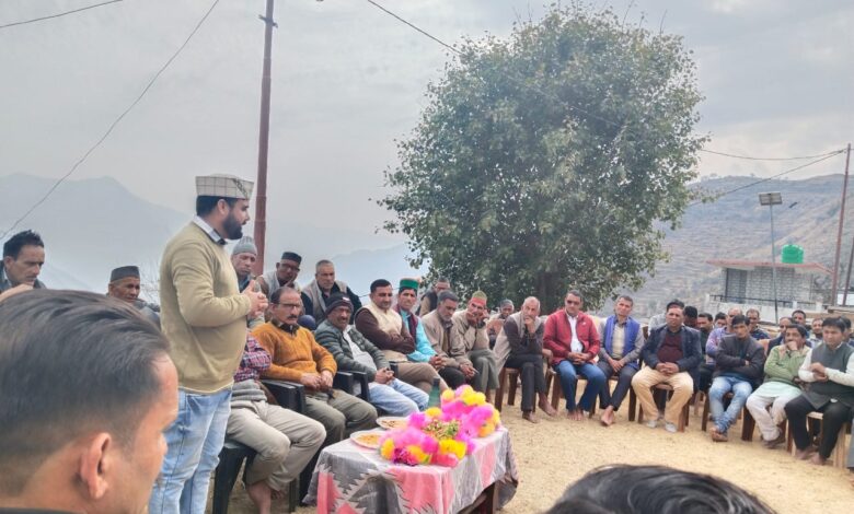 बाॅबी पंवार ने अपने इस सभी मुद्दों को समस्त ग्रामवासियों की खूमड़ी ( बैठक ) में रखा जिस पर समस्त ग्रामवासियों ने सहमति जताते हुए क्षेत्र में आगामी चुनाव हेतु संगठित होने का फैसला किया। बाॅबी पंवार ने अपने इस सभी मुद्दों को समस्त ग्रामवासियों की खूमड़ी ( बैठक ) में रखा जिस पर समस्त ग्रामवासियों ने सहमति जताते हुए क्षेत्र में आगामी चुनाव हेतु संगठित होने का फैसला किया।