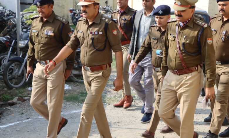 एसएसपी ने ली Weapon drill की क्लास, basic tactics का कराया अभ्यास, एसएसपी ने ली Weapon drill की क्लास, basic tactics का कराया अभ्यास,