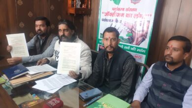 जो भी व्यक्ति इन माफियाओं को संरक्षण देगा वो व्यक्ति भी इस आंधी में रेत और बजरी की तरह ढह जाएगा ।