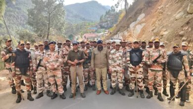 आगामी लोकसभा सामान्य निर्वाचन 2024 को शांतिपूर्वक सम्पन्न कराने व आम जनता को मतदान हेतु जागरूक करने के उद्देश्य से चमोली पुलिस, पैरामिलिट्री फोर्स व प्रशासन ने थाना थराली क्षेत्रान्तर्गत निकाला फ्लैग मार्च। 