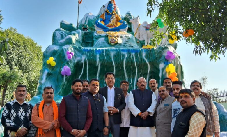 कांग्रेस प्रदेश उपाध्यक्ष ने शिवालयों में पहुंच जलाभिषेक के साथ लोगों को दी बधाई आदि योगी भगवान शिव के दरबार में किसी से भेदभाव नहीं- धस्माना कांग्रेस प्रदेश उपाध्यक्ष ने शिवालयों में पहुंच जलाभिषेक के साथ लोगों को दी बधाई आदि योगी भगवान शिव के दरबार में किसी से भेदभाव नहीं- धस्माना