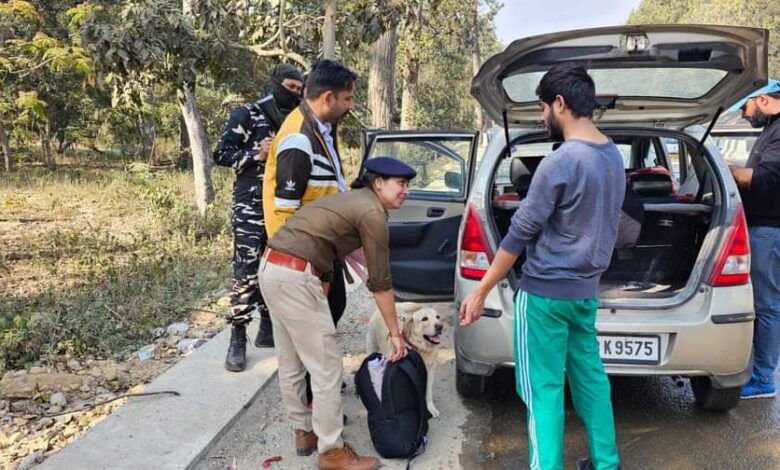 आगामी लोकसभा निर्वाचन 2024 के दृष्टिगत लागू आदर्श आचार संहिता के दौरान एसएसपी देहरादून के निर्देशों पर सम्पूर्ण जनपद में चलाया जा रहा है सघन चैकिंग अभियान आगामी लोकसभा निर्वाचन 2024 के दृष्टिगत लागू आदर्श आचार संहिता के दौरान एसएसपी देहरादून के निर्देशों पर सम्पूर्ण जनपद में चलाया जा रहा है सघन चैकिंग अभियान