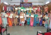 महिलाओं ने महिला दिवस व होली मिलन बड़ी ही धूमधाम से मनाया और महिलाओं को सम्मानित भी किया गया