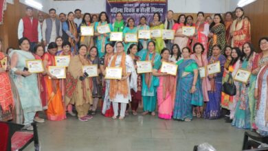 महिलाओं ने महिला दिवस व होली मिलन बड़ी ही धूमधाम से मनाया और महिलाओं को सम्मानित भी किया गया