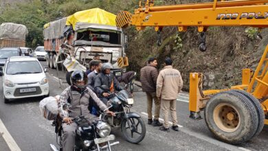 मोहण्ड के जंगल मे हुए भीषण हादसे की वजह से लगा लम्बा जाम