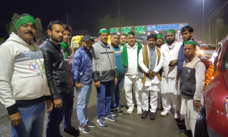 किसानो को टोल प्लाज़ा पर हो रही परेशानी, किसान कार्ड होने के बावजूद किया जा रहा है परेशान, किसान सरकार ने किया टोल प्लाजा का घेराव किसानो को टोल प्लाज़ा पर हो रही परेशानी, किसान कार्ड होने के बावजूद किया जा रहा है परेशान, किसान सरकार ने किया टोल प्लाजा का घेराव