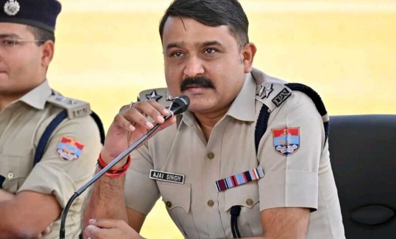 मौके पर कोई वैध दस्तावेज न मिलने पर 215 संदिग्ध व्यक्तियों को संबंधित थाने/चौकी में लाकर की गई पूछताछ मौके पर कोई वैध दस्तावेज न मिलने पर 215 संदिग्ध व्यक्तियों को संबंधित थाने/चौकी में लाकर की गई पूछताछ