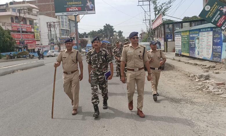 आगामी लोक सभा चुनाव के दृष्टिगत रायपुर पुलिस द्वारा अर्द्धसैनिक बलों के साथ किया फ्लैग मार्च, आगामी लोक सभा चुनाव के दृष्टिगत रायपुर पुलिस द्वारा अर्द्धसैनिक बलों के साथ किया फ्लैग मार्च,