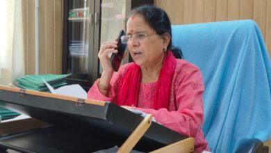 नीलकंठ पैदल मार्ग पर झाड़ियों में युवती का शव मिलने पर महिला आयोग अध्यक्ष ने लिया संज्ञान, मामले में गंभीरता से जांच के दिये निर्देश,