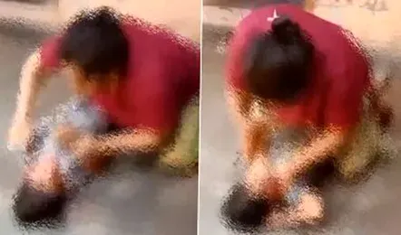 मां नेअपने 11साल के बेटे को बेरहमी से पीटा, वीडियो हुआ सोशल मीडिया पर वायरल, मां नेअपने 11साल के बेटे को बेरहमी से पीटा, वीडियो हुआ सोशल मीडिया पर वायरल,