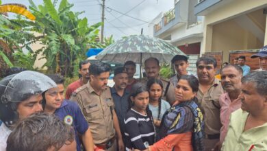 दून पुलिस नाले में बही बच्चियों के लिए बनी देवदूत, सकुशल किया बरामद