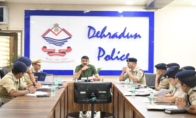 एसएसपी ने ली राजपत्री अधिकारियों की बैठक, ईनामी व वांछितों की गिरफ्तारी में तेजी लाने को कहा एसएसपी ने ली राजपत्री अधिकारियों की बैठक, ईनामी व वांछितों की गिरफ्तारी में तेजी लाने को कहा