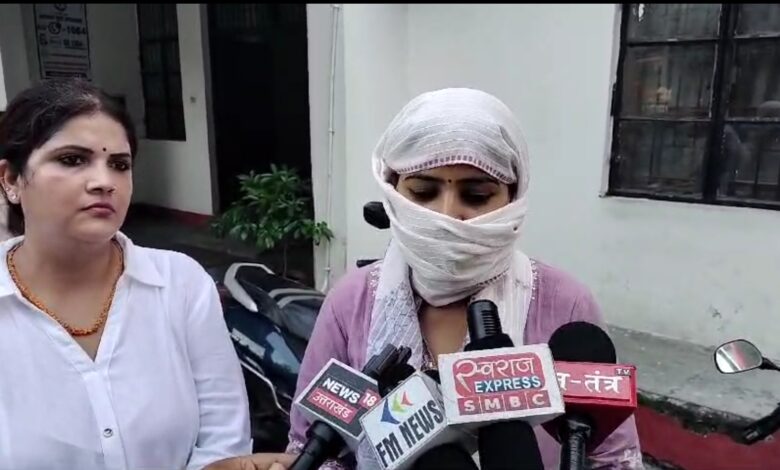 परमानेंट नौकरी दिलाने के नाम पर विधवा महिला ने वरिष्ठ भाजपायी नेता पर लगाए दुष्कर्म के आरोप। परमानेंट नौकरी दिलाने के नाम पर विधवा महिला ने वरिष्ठ भाजपायी नेता पर लगाए दुष्कर्म के आरोप।
