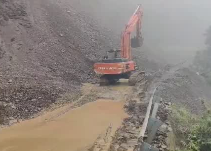 उत्तराखंड में बारिश के कारण जनजीवन अस्त-व्यस्त उत्तराखंड में बारिश के कारण जनजीवन अस्त-व्यस्त