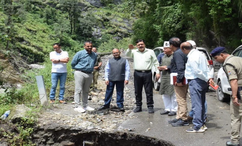 डेंजर जोन में तीर्थयात्रियों को पहनना पड़ेगा हेलमेट डेंजर जोन में तीर्थयात्रियों को पहनना पड़ेगा हेलमेट