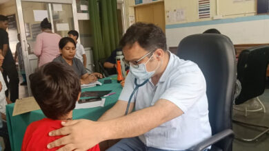 हैंड फुट एंड माउथ डिजीज वायरस की चपेट में आ रहे बच्चे