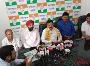 केदारनाथ मार्ग पर अव्यवस्थाआंे का बोलबाला,यात्रियों की हो रही फजीहतः माहरा