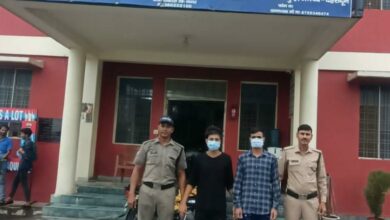 हत्या के मामले में फरार चल रहे दो आरोपियों को सेलाकुई पुलिस ने किया गिरफ्तार