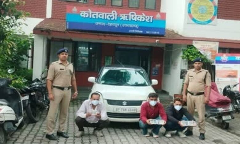 लोगों को बहला-फुसलाकर कार में लिफ्ट देकर ठगी करने वाले तीन गिरफ्तार लोगों को बहला-फुसलाकर कार में लिफ्ट देकर ठगी करने वाले तीन गिरफ्तार