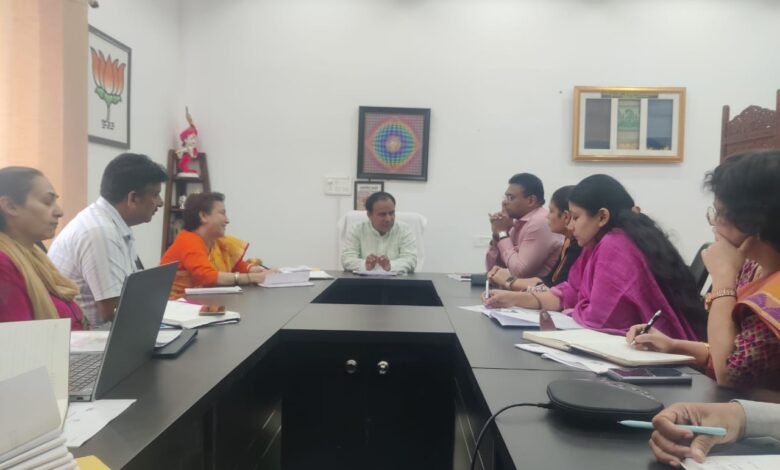 सूबे में चिकित्सा सेवाओं का होगा विस्तारः डॉ. धन सिंह सूबे में चिकित्सा सेवाओं का होगा विस्तारः डॉ. धन सिंह