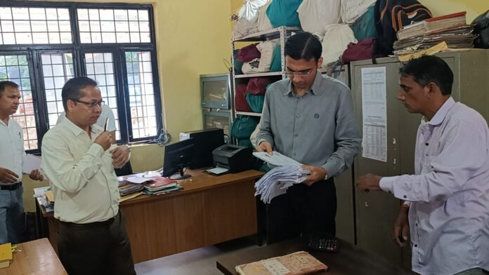 पेंशन योजना के आवेदन 7 दिन से अधिक लंबित रखने पर होगी कार्रवाईः डीएम पेंशन योजना के आवेदन 7 दिन से अधिक लंबित रखने पर होगी कार्रवाईः डीएम