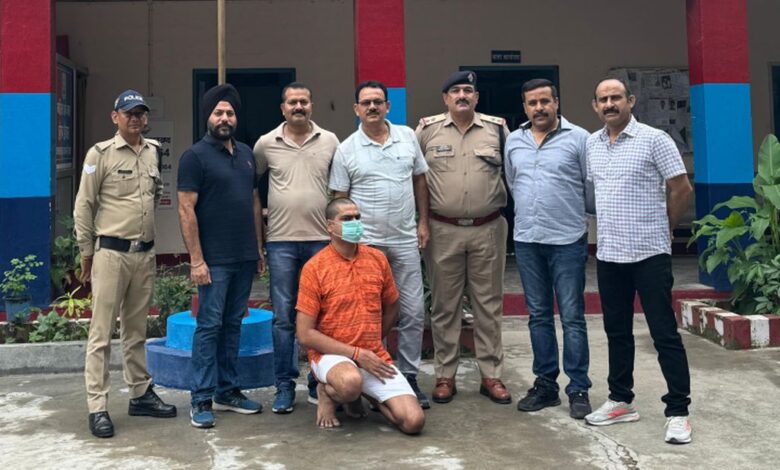 एसटीएफ ने दबोचा 2 लाख का ईनामी 11 लोगों का हत्यारा एसटीएफ ने दबोचा 2 लाख का ईनामी 11 लोगों का हत्यारा