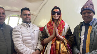 अभिनेत्री उर्वशी रौतेला ने बदरीनाथ-केदारनाथ धाम के किए दर्शन