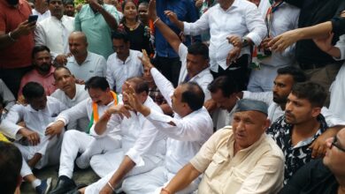 हल्द्वानी में कांग्रेस ने जन आक्रोश रैली निकाल सरकार को घेरा