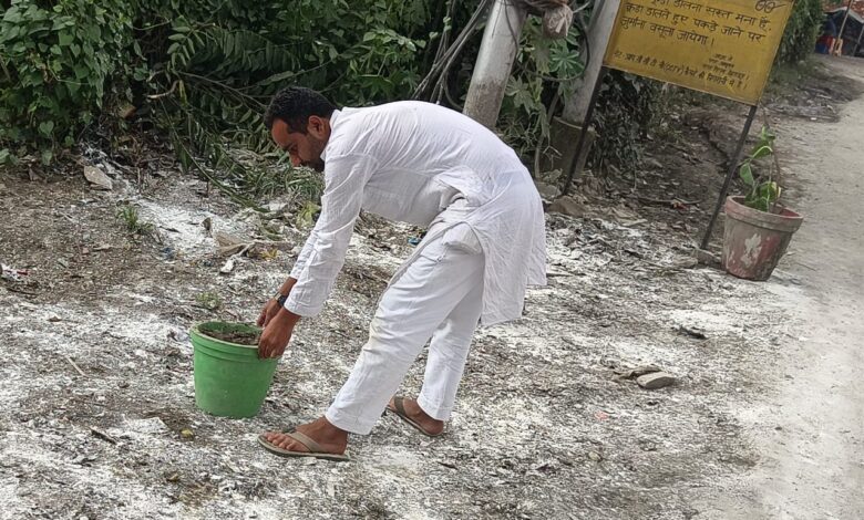 गौ सेवा एवम क्षेत्रों मैं लगे गंदगी के अंबार को साफ कर लगाए पेड़ पौधे कहा मिलता है दिली सकून:शादाब अली कारगी क्षेत्र मैं भी नगर निगम के सुपरवाइजर से मिल लगाए पौधे गौ सेवा एवम क्षेत्रों मैं लगे गंदगी के अंबार को साफ कर लगाए पेड़ पौधे कहा मिलता है दिली सकून:शादाब अली कारगी क्षेत्र मैं भी नगर निगम के सुपरवाइजर से मिल लगाए पौधे