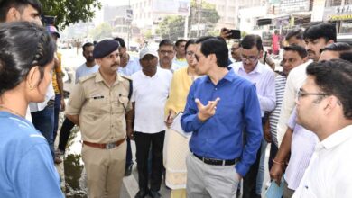 कमिश्नर का औचक निरीक्षण, पेयजल निगम के चार कर्मचारी मिले अनुस्थित