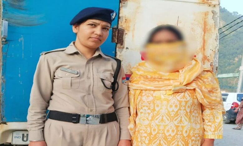 निजी स्कूल में फीस के नाम पर एक करोड़ नौ लाख का घोटाला निजी स्कूल में फीस के नाम पर एक करोड़ नौ लाख का घोटाला