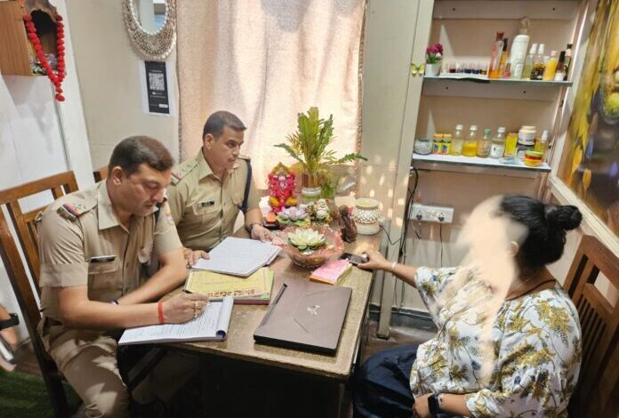स्पा सेंटरो में ताबड़तोड़ छापेमारी, 70 हजार रूपये के किये चालान स्पा सेंटरो में ताबड़तोड़ छापेमारी, 70 हजार रूपये के किये चालान