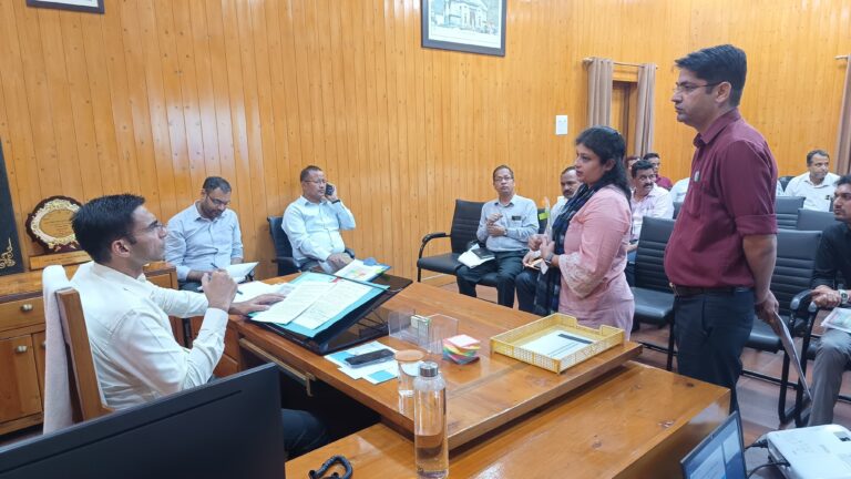 डीएम ने ईईएसएल से छिना स्ट्रीटलाईटों के मरम्मत एवं रखरखाव कार्य डीएम ने ईईएसएल से छिना स्ट्रीटलाईटों के मरम्मत एवं रखरखाव कार्य