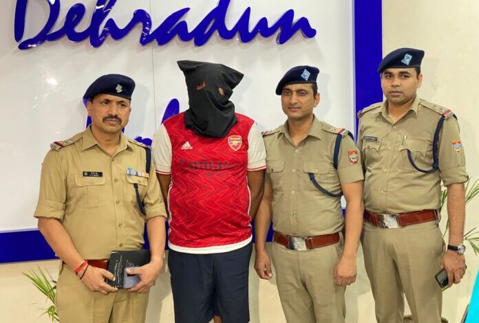 50 लाख की कोकीन के साथ विदेशी ड्रग पैडलर गिफ्तार, एक फरार 50 लाख की कोकीन के साथ विदेशी ड्रग पैडलर गिफ्तार, एक फरार