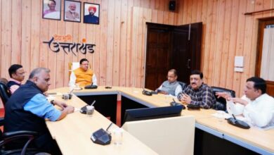 तय डेडलाइन पर सड़कों के गड्ढे न भरने से सीएम नाराज