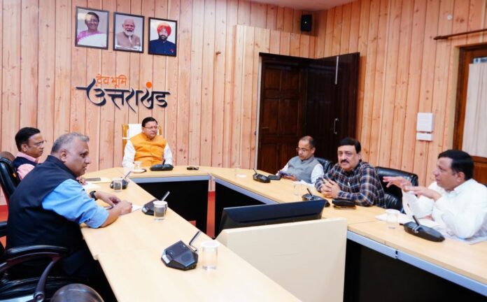 तय डेडलाइन पर सड़कों के गड्ढे न भरने से सीएम नाराज तय डेडलाइन पर सड़कों के गड्ढे न भरने से सीएम नाराज