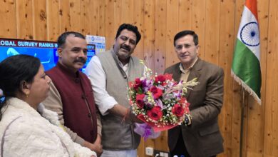देहरादून के कई स्थानों पर नशा फुटकर सामान की तरह बेचा जा रहा है। नशे का सामान मैदानी रास्तों से होता हुआ पहाड़ पहुँच गया है परन्तु इसे रोकने में पुलिस तंत्र अब तक फेल रहा है।”