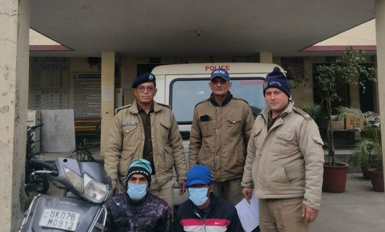 थाना पटेलनगर में लूट के मोबाईल के साथ दो लुटेरे गिरफ्तार थाना पटेलनगर में लूट के मोबाईल के साथ दो लुटेरे गिरफ्तार