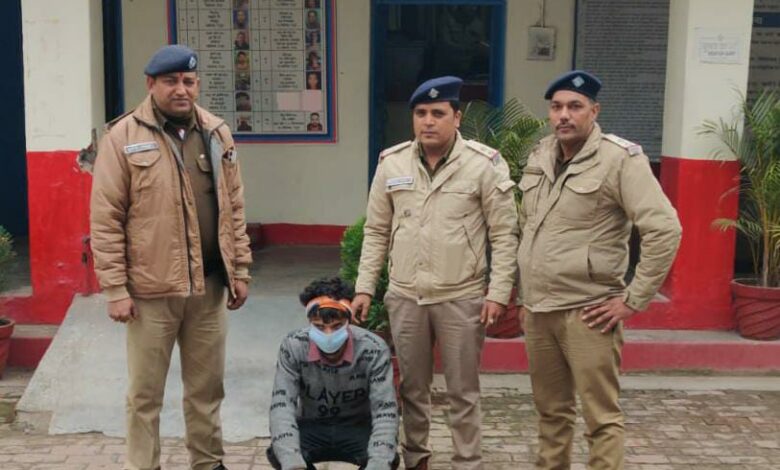 पुलिस ने 15 हजार के इनामी अर्न्तराज्यीय नकबजन को दबोचा पुलिस ने 15 हजार के इनामी अर्न्तराज्यीय नकबजन को दबोचा