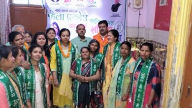 सभा को सम्बोधित करते हुए प्रदेश अध्यक्ष महिला प्रकोष्ठ ने कहा कि “हमारे नेता चौ० जयंत सिंह का लक्ष्य महिलाओं को स्वावलम्बी और सशक्त बनाना है जिसके लिए महिलाओं को रोजगार से जोड़ना हमारा पहला लक्ष्य है।