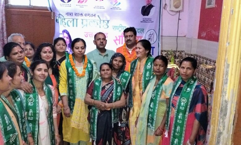 सभा को सम्बोधित करते हुए प्रदेश अध्यक्ष महिला प्रकोष्ठ ने कहा कि “हमारे नेता चौ० जयंत सिंह का लक्ष्य महिलाओं को स्वावलम्बी और सशक्त बनाना है जिसके लिए महिलाओं को रोजगार से जोड़ना हमारा पहला लक्ष्य है। सभा को सम्बोधित करते हुए प्रदेश अध्यक्ष महिला प्रकोष्ठ ने कहा कि “हमारे नेता चौ० जयंत सिंह का लक्ष्य महिलाओं को स्वावलम्बी और सशक्त बनाना है जिसके लिए महिलाओं को रोजगार से जोड़ना हमारा पहला लक्ष्य है।