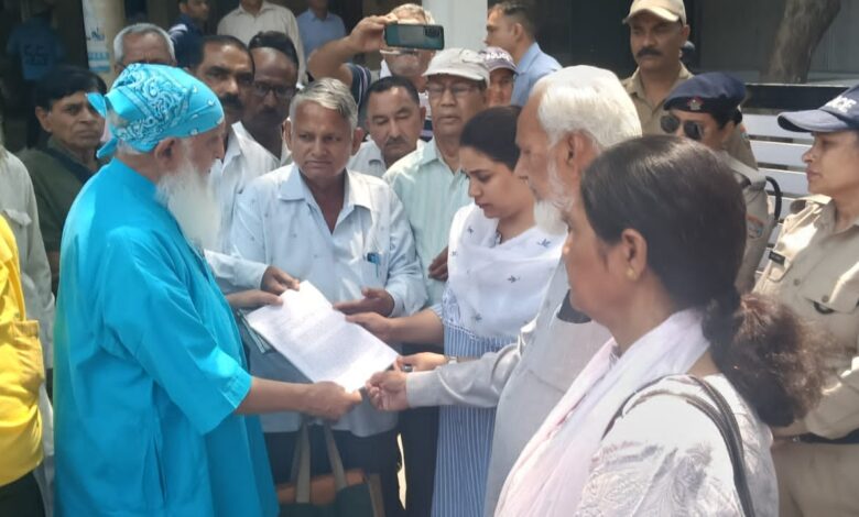 कश्मीरी छात्रों को धमकी देने और चकराता में ईसाई समुदाय को तंग करने के मामले में राज्यपाल से हस्तक्षेप की मांग कश्मीरी छात्रों को धमकी देने और चकराता में ईसाई समुदाय को तंग करने के मामले में राज्यपाल से हस्तक्षेप की मांग
