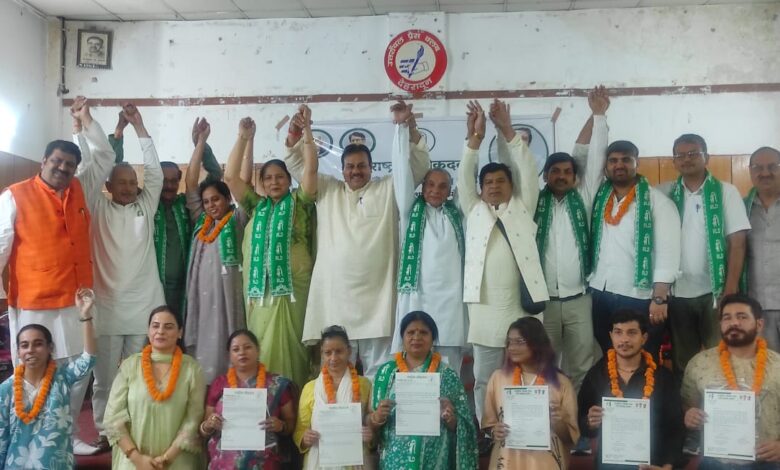 राष्ट्रीय लोकदल “सक्रिय सदस्यता अभियान व विस्तार कार्यक्रम” में बड़ी संख्या में महिलाओं और युवाओं ने सदस्यता ग्रहण की। राष्ट्रीय लोकदल उत्तराखंड में भी लगतार अपना विस्तार कर रहा है महिलाओं को विशेष सम्मान देने बात का प्रमाण है कि महिलाएं पर बढ़-चढ़कर राष्ट्रीय लोकदल में हिस्सा ले रही हैं। राष्ट्रीय लोकदल “सक्रिय सदस्यता अभियान व विस्तार कार्यक्रम” में बड़ी संख्या में महिलाओं और युवाओं ने सदस्यता ग्रहण की। राष्ट्रीय लोकदल उत्तराखंड में भी लगतार अपना विस्तार कर रहा है महिलाओं को विशेष सम्मान देने बात का प्रमाण है कि महिलाएं पर बढ़-चढ़कर राष्ट्रीय लोकदल में हिस्सा ले रही हैं।