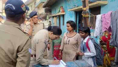 अलग- अलग थाना क्षेत्रों में दून पुलिस ने चलाया सत्यापन अभियान 600 से अधिक बाहरी व्यक्तियों/ किरायेदारों का किया सत्यापन अनियमितता पाये जाने पर 75 व्यक्तियों के 83 पुलिस एक्ट में चालान कर किया 07 लाख 50 हजार रू0 का चालान।