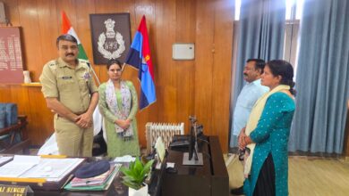 घटना में आरोपी पति के विरुद्ध पुलिस द्वारा मा० न्यायालय में प्रभावी पैरवी कर उसे सख्त से सख्त सजा दिलवाने के दिलाया भरोसा