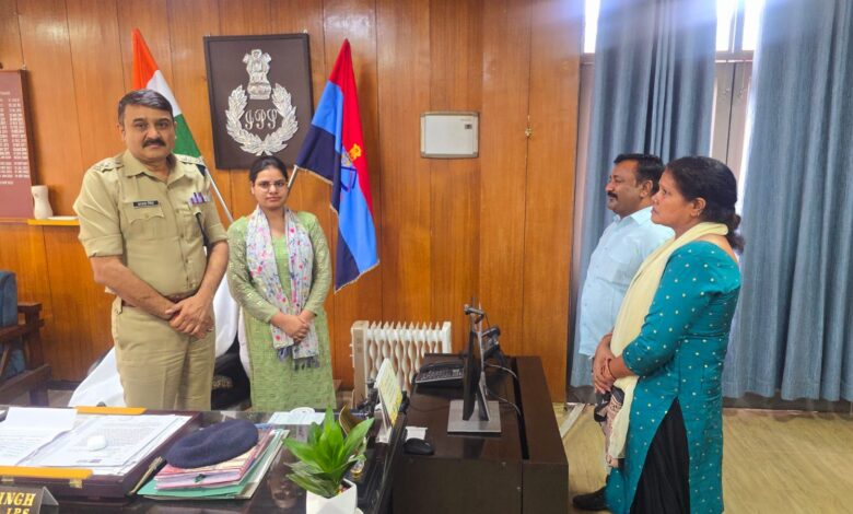 घटना में आरोपी पति के विरुद्ध पुलिस द्वारा मा० न्यायालय में प्रभावी पैरवी कर उसे सख्त से सख्त सजा दिलवाने के दिलाया भरोसा घटना में आरोपी पति के विरुद्ध पुलिस द्वारा मा० न्यायालय में प्रभावी पैरवी कर उसे सख्त से सख्त सजा दिलवाने के दिलाया भरोसा