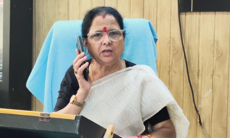 पीड़िता के भाई ने आरोप लगाया है कि पथरी निवासी रजत ने पहले भी हमारी विधवा बहन को परेशान किया फिर वो उसे बहला फुसला कर अपने कमरे पर ले आया और उसके बाद उसके साथ दुष्कर्म किया और पीड़िता द्वारा विरोध करने पर आंखों में मिर्च पाउडर डालकर लोहे की रॉड व धारदार हथियार से हमला कर दिया। पीड़िता के भाई ने आरोप लगाया है कि पथरी निवासी रजत ने पहले भी हमारी विधवा बहन को परेशान किया फिर वो उसे बहला फुसला कर अपने कमरे पर ले आया और उसके बाद उसके साथ दुष्कर्म किया और पीड़िता द्वारा विरोध करने पर आंखों में मिर्च पाउडर डालकर लोहे की रॉड व धारदार हथियार से हमला कर दिया।