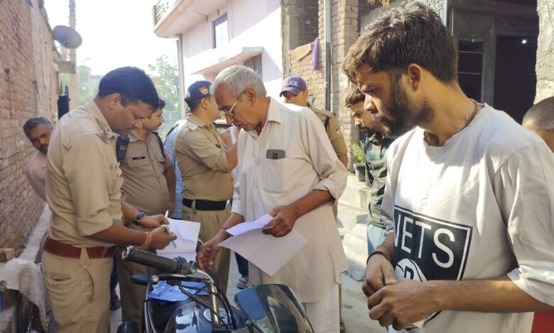 किरायेदारों/घरेलू नौकरों का सत्यापन ने कराने पर 145 व्यक्तियों के 83 पुलिस एक्ट में किये चालान, 14 लाख 50 हजार रू0 का किया जुर्माना किरायेदारों/घरेलू नौकरों का सत्यापन ने कराने पर 145 व्यक्तियों के 83 पुलिस एक्ट में किये चालान, 14 लाख 50 हजार रू0 का किया जुर्माना