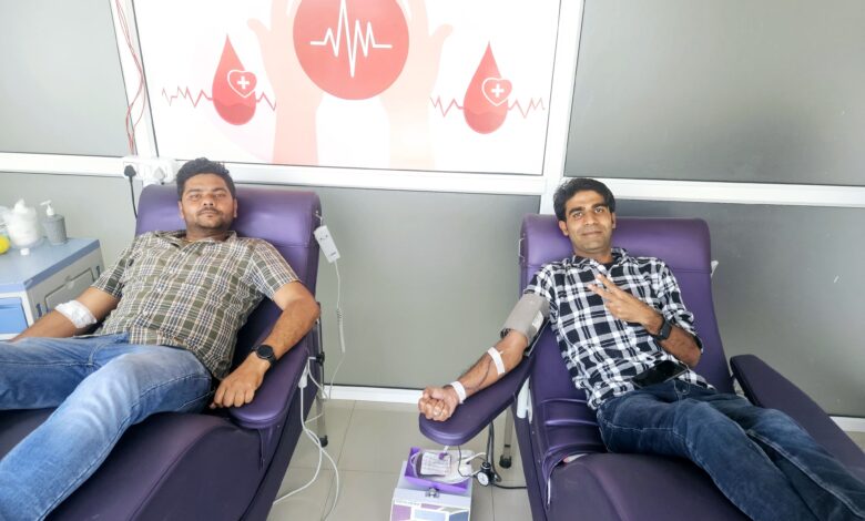 रक्तदान ही जीवनदान समाजसेवी फारूक राव ने दून अस्पताल पहुंच कर दिगम्बर जी को किया रक्तदान आपकी एक यूनिट ब्लड से किसी की जान बच सकती है रक्तदान ही जीवनदान समाजसेवी फारूक राव ने दून अस्पताल पहुंच कर दिगम्बर जी को किया रक्तदान आपकी एक यूनिट ब्लड से किसी की जान बच सकती है